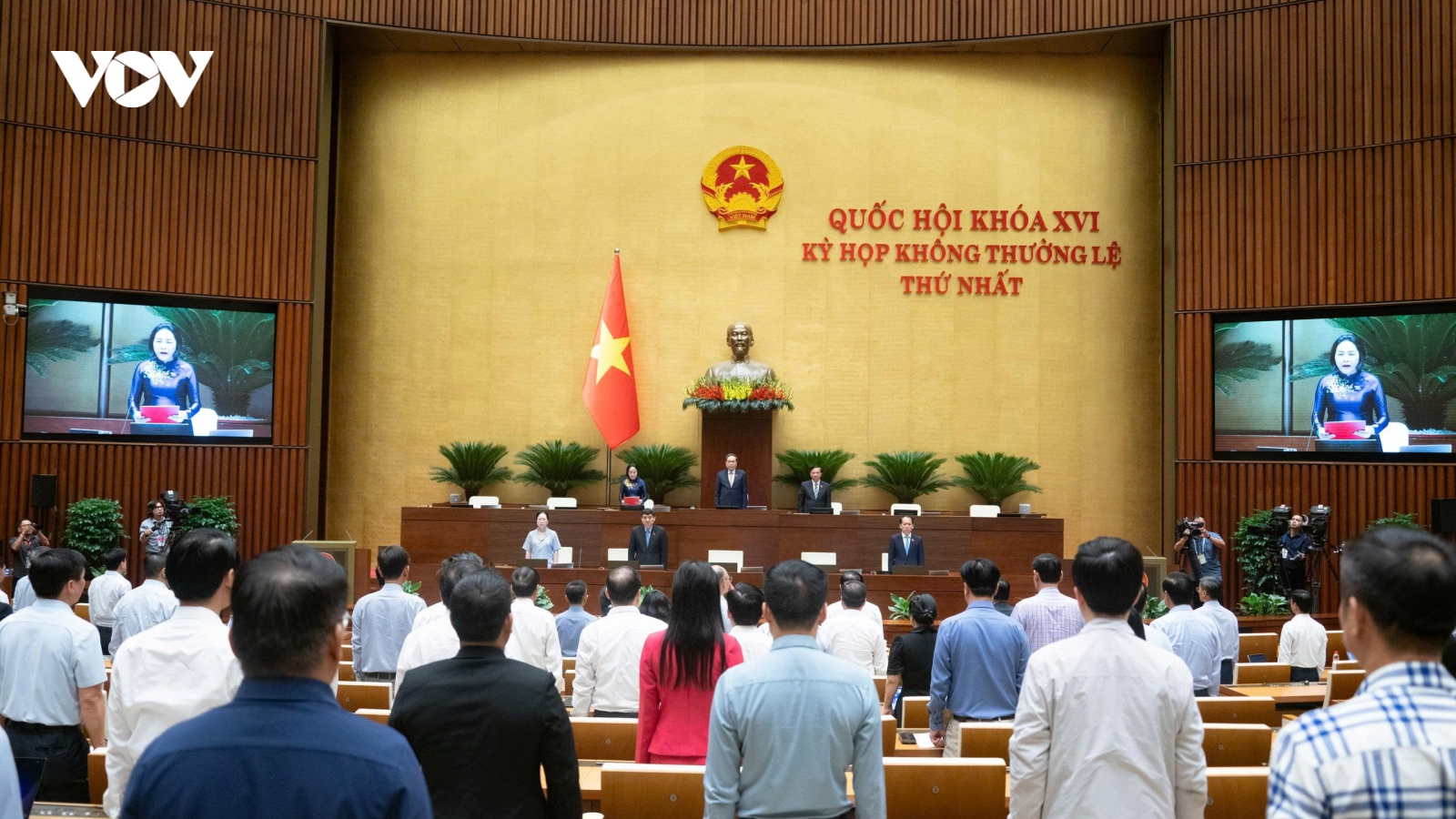 Quốc hội Việt Nam dành phút mặc niệm Chủ tịch Quốc hội Lào Saysomphone Phomvihane