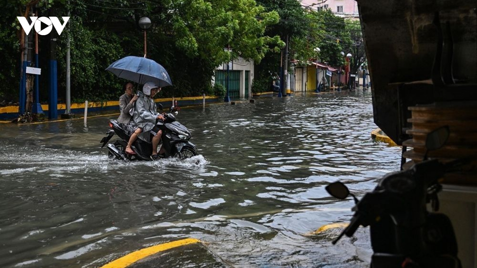 Philippines đóng cửa nhiều trường học, văn phòng do mưa lớn