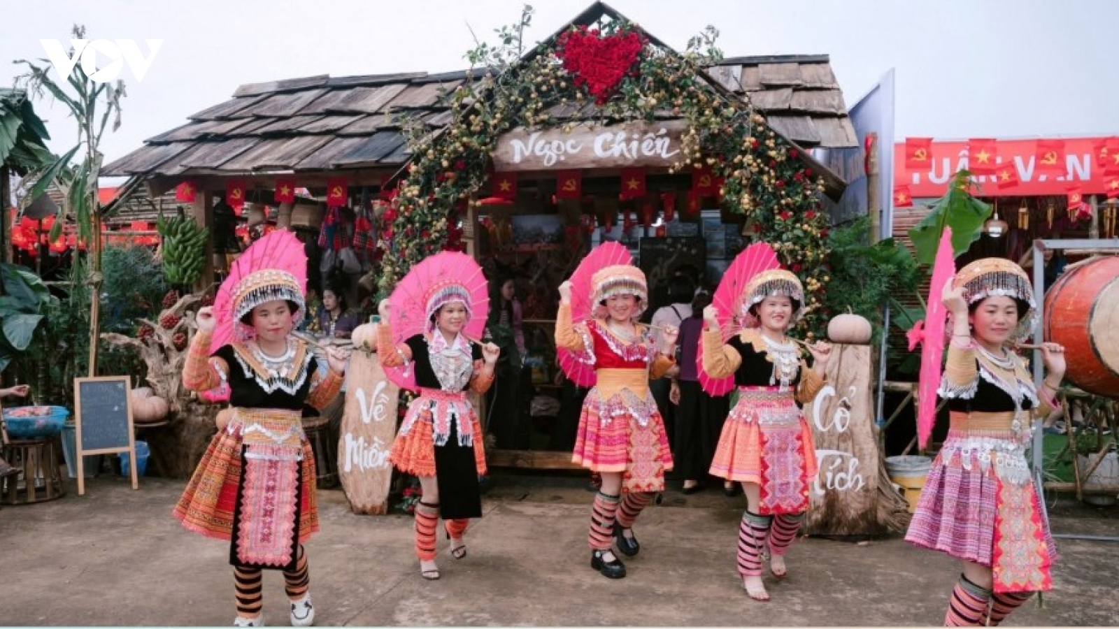 Ethnic cultural colors converge in Moc Chau