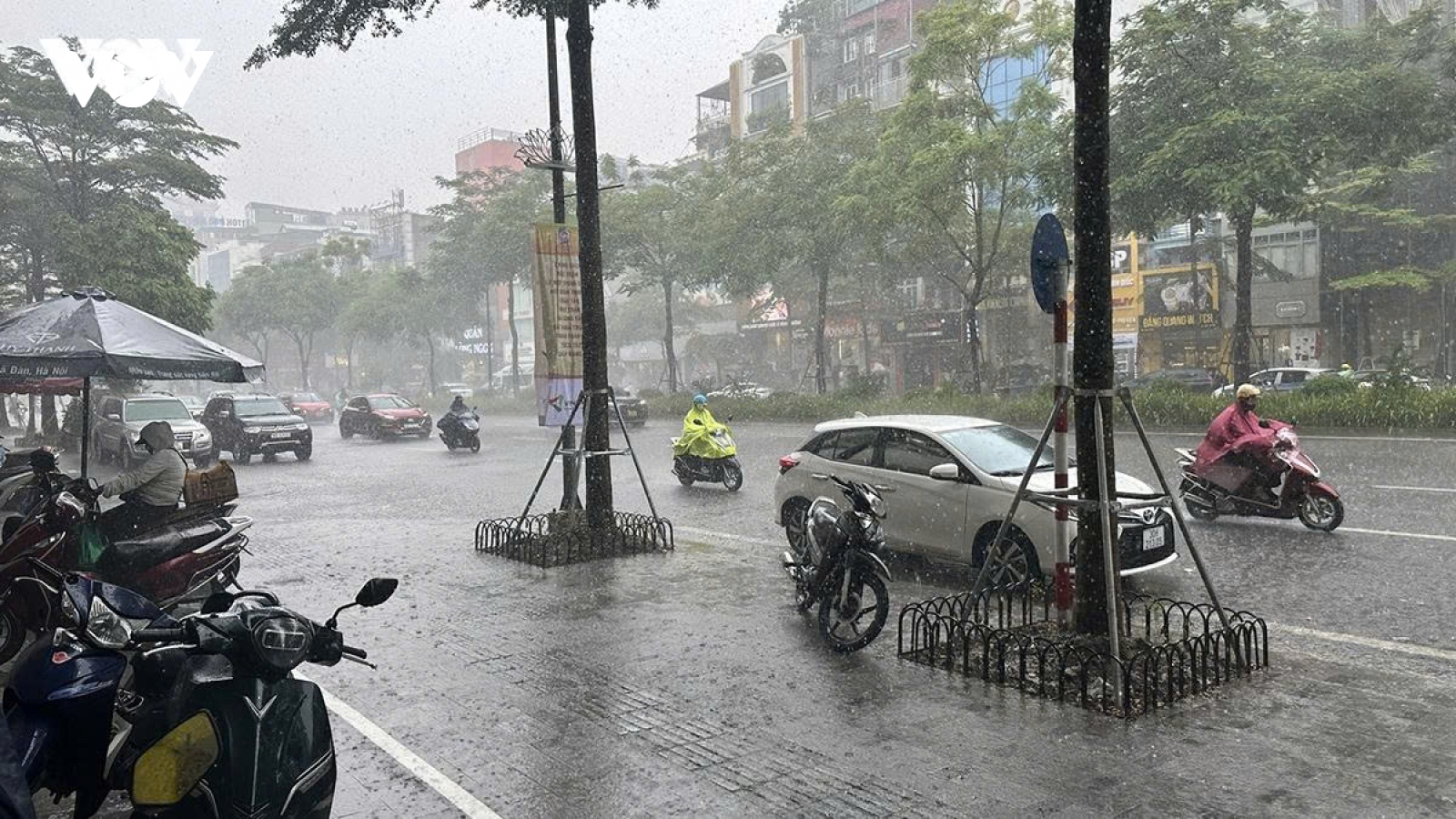 Thời tiết hôm nay 4/8: Bắc Bộ mưa lớn, Hà Nội có mưa rào và dông