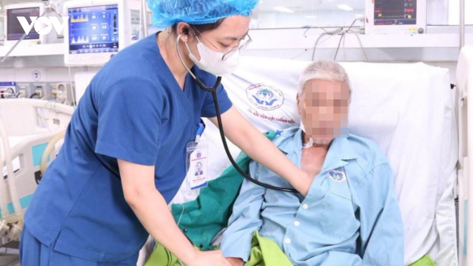 Nam bệnh nhân 69 tuổi ngừng tim 15 lần, được cứu sống bằng kỹ thuật đặc biệt