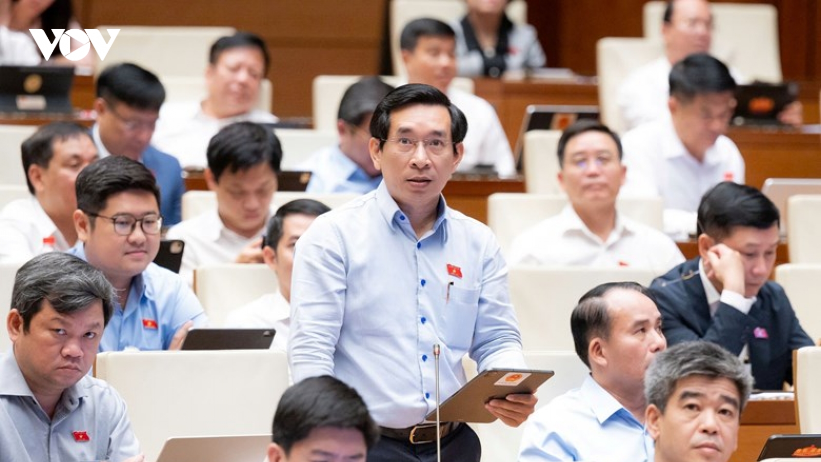 Đại biểu Quốc hội lo ngại về việc trẻ em không biết tự chào hỏi khi khách đến nhà