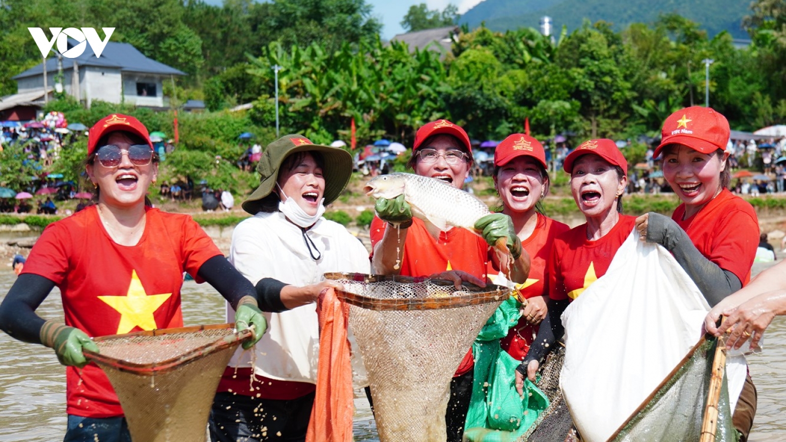 Than Uyên rộn ràng đón Tết Độc lập