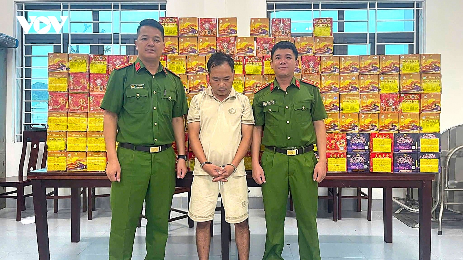 Bắt quả tang đối tượng buôn bán hơn 250 kg pháo nổ