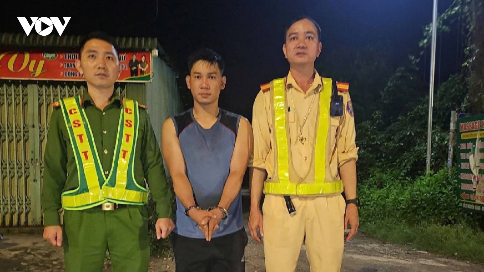 Bắt kẻ chở pháo hoa lậu liều lĩnh tông xe vào CSGT để bỏ chạy