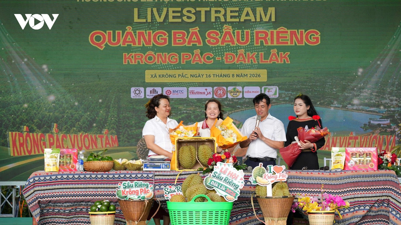 Thu gần 3 tỷ đồng sau các phiên livestream bán hàng tại Lễ hội Sầu riêng