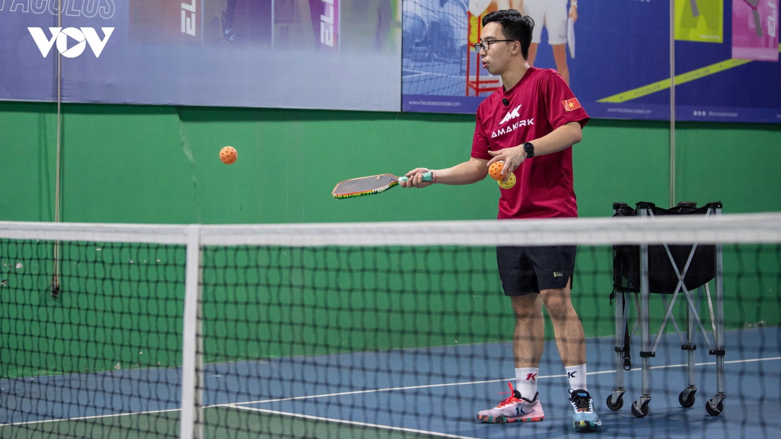 4 cách để xử lý cú giao bóng Lob của đối thủ trong Pickleball