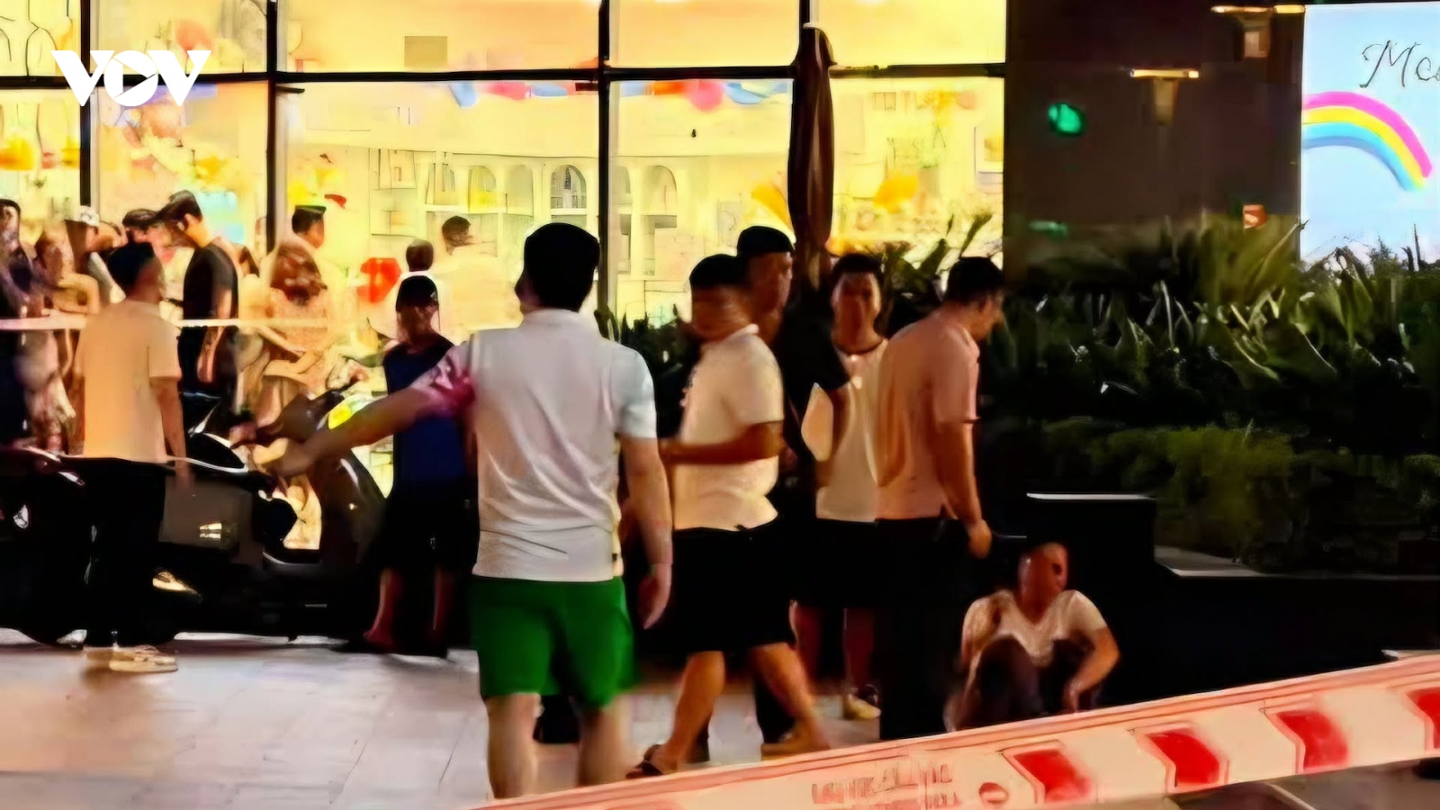 Rơi từ tầng 15 chung cư ở Hải Phòng xuống đất, bé trai 7 tuổi tử vong