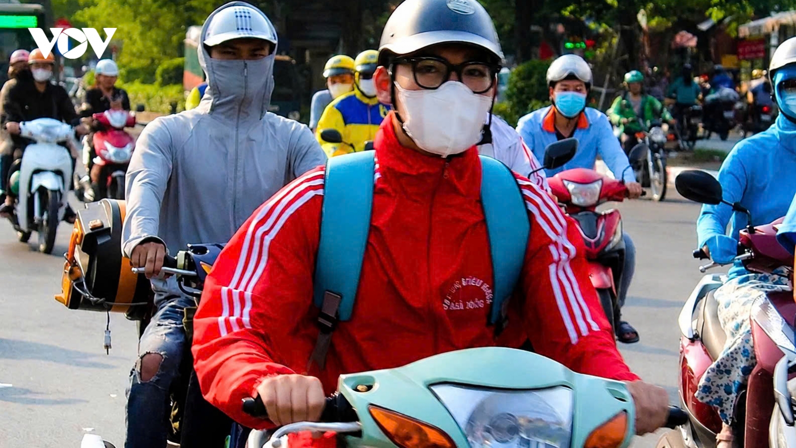 Scorching heat bakes large parts of Vietnam despite start of autumn