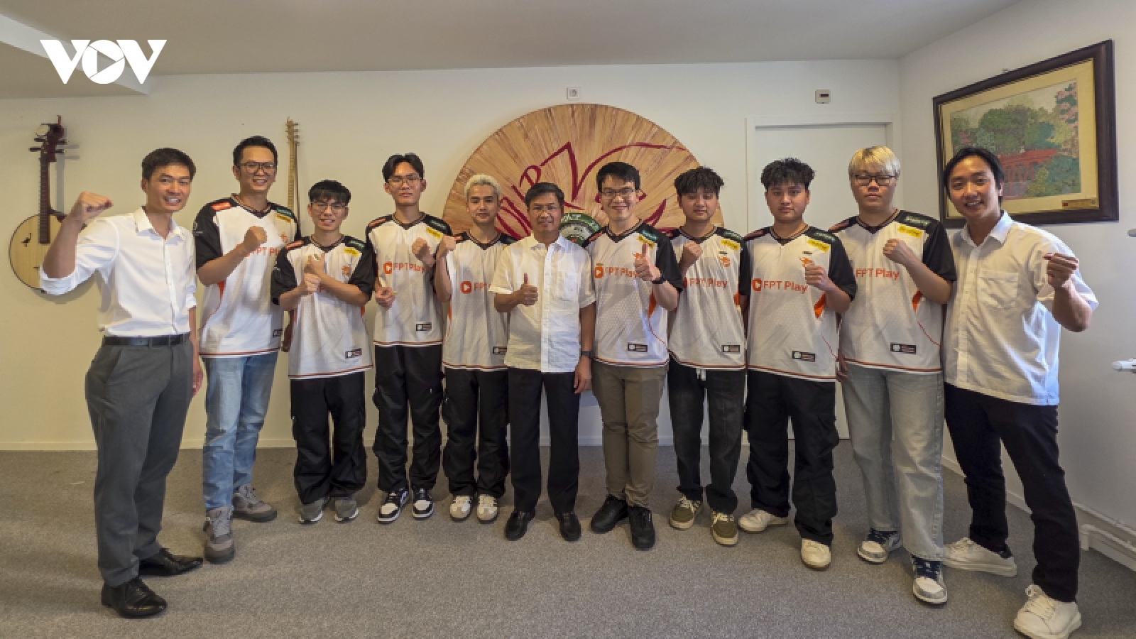 Team Flash thăm Trung tâm Văn hóa Việt ở Pháp: Khoảnh khắc kết nối văn hóa độc đáo