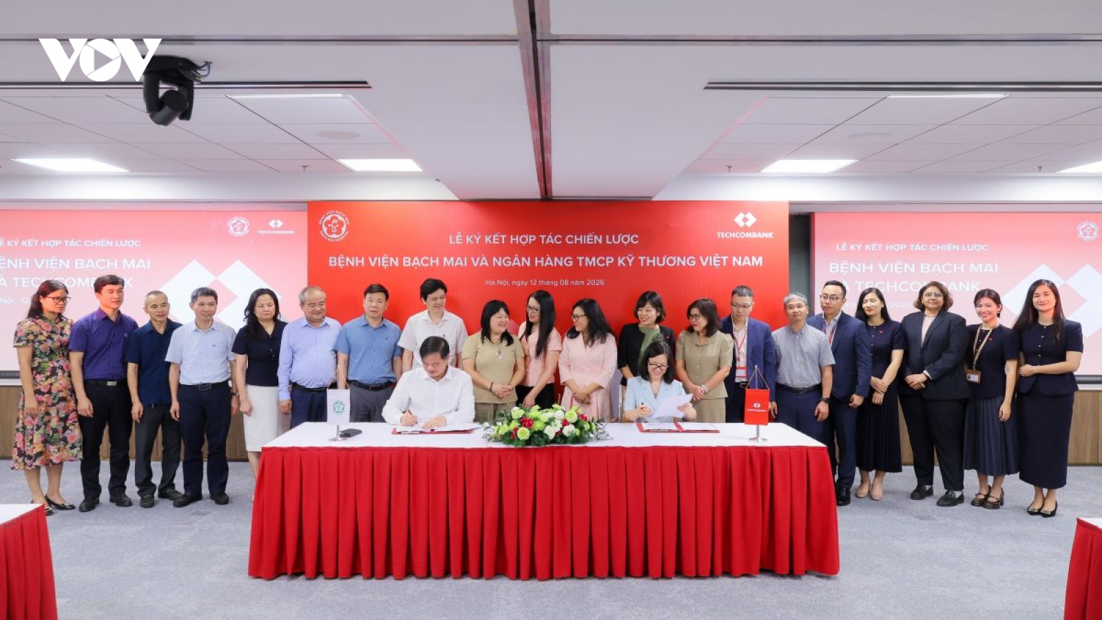 Bệnh viện Bạch Mai và Techcombank hợp tác xây dựng hệ sinh thái tài chính y tế