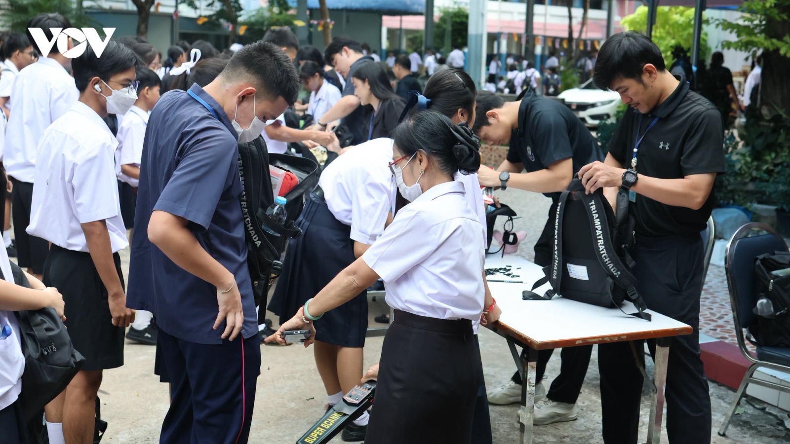 Thái Lan cấm người dân mang súng ra đường