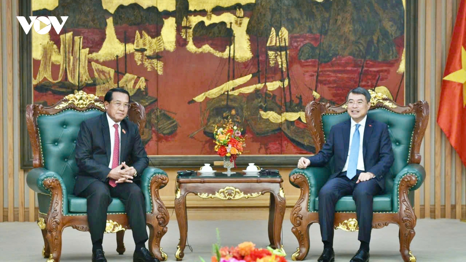 Thủ tướng: Việt Nam ưu tiên cao nhất cho việc củng cố, phát triển quan hệ với Lào