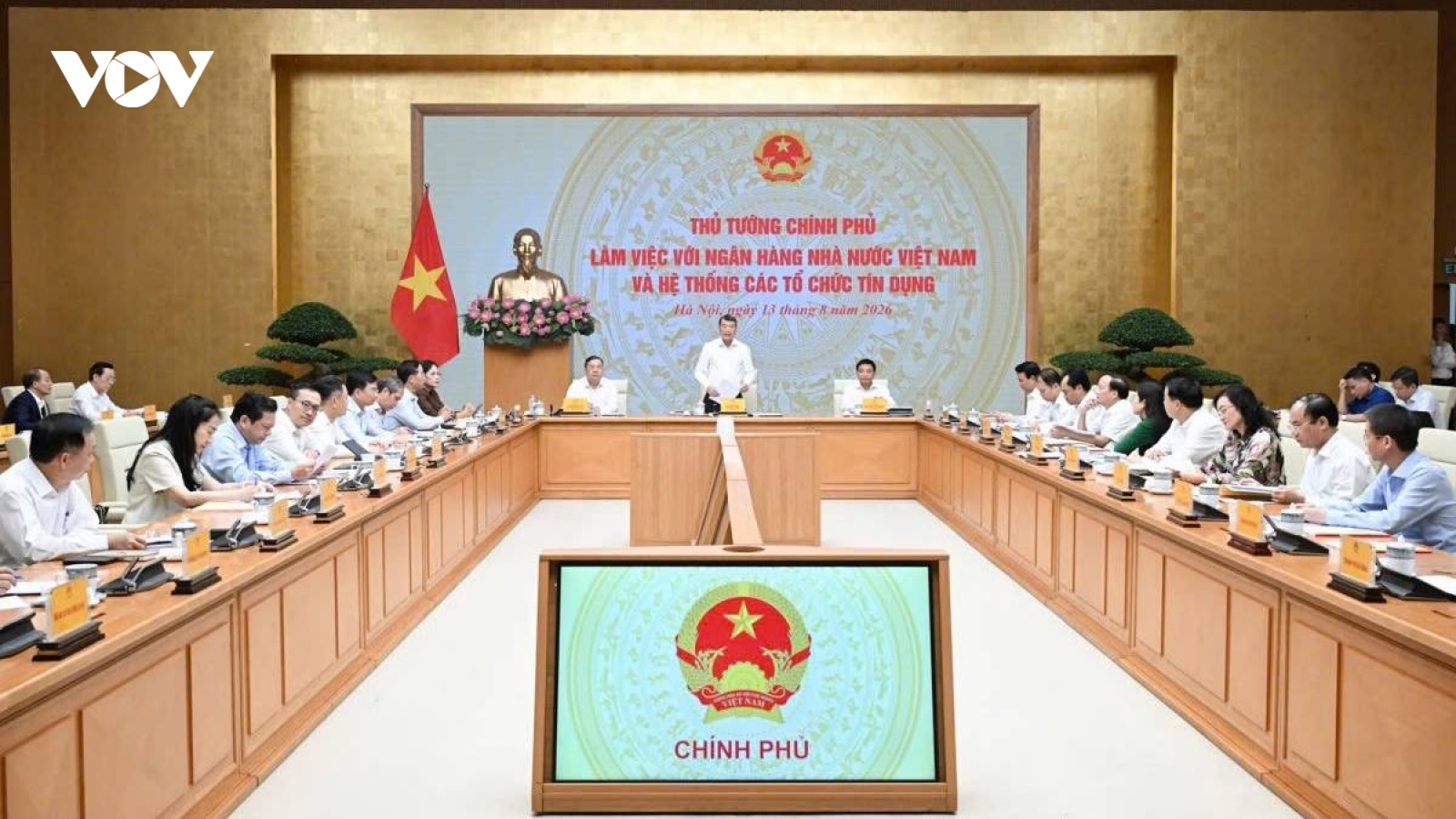 Thủ tướng yêu cầu ổn định mặt bằng lãi suất, giảm lãi suất cho vay