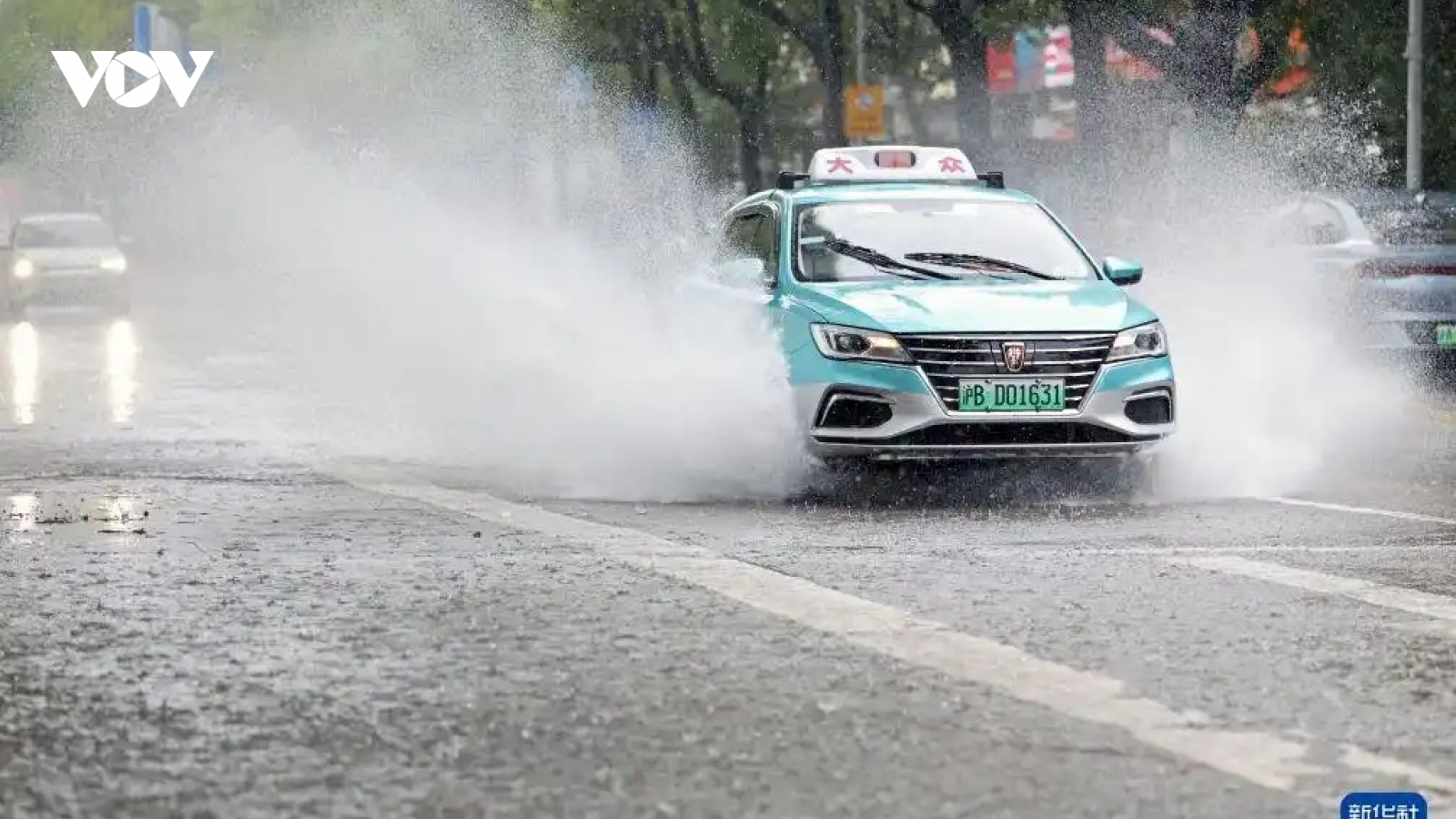 Bão Dolphin gây mưa lớn ở Bắc Kinh và Thượng Hải