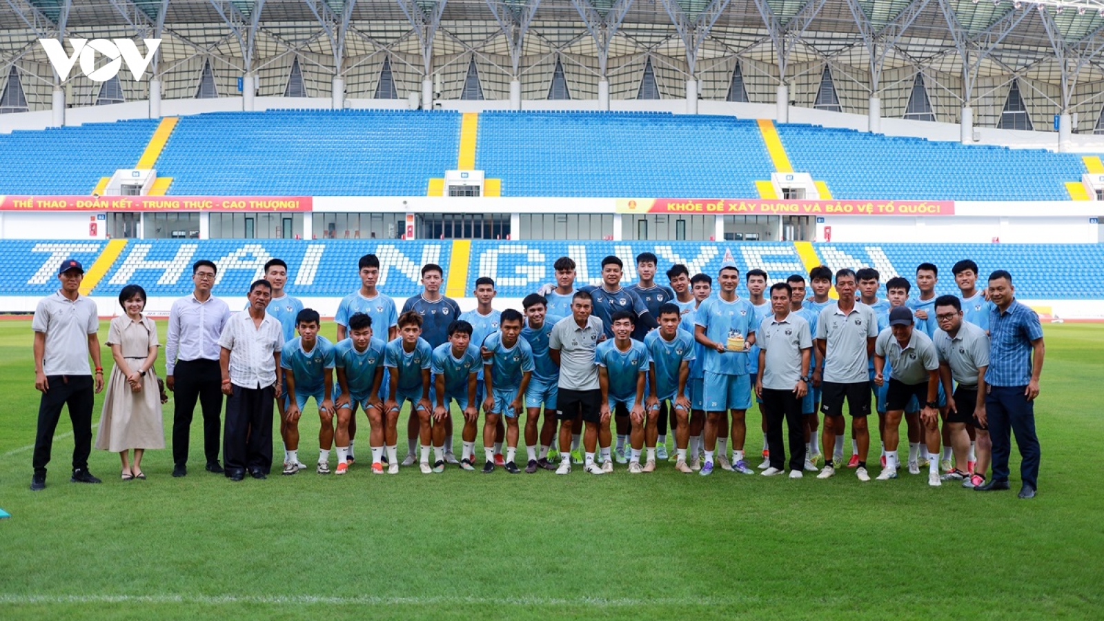 Trẻ Hà Nội FC chuyển giao cho Thái Nguyên FC: Trao bóng đá cho một quê hương