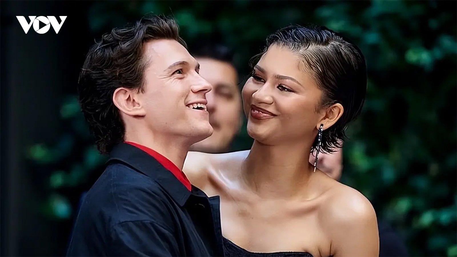 Cặp đôi Tom Holland và Zendaya đã bí mật kết hôn tại dinh thự ở Surrey?