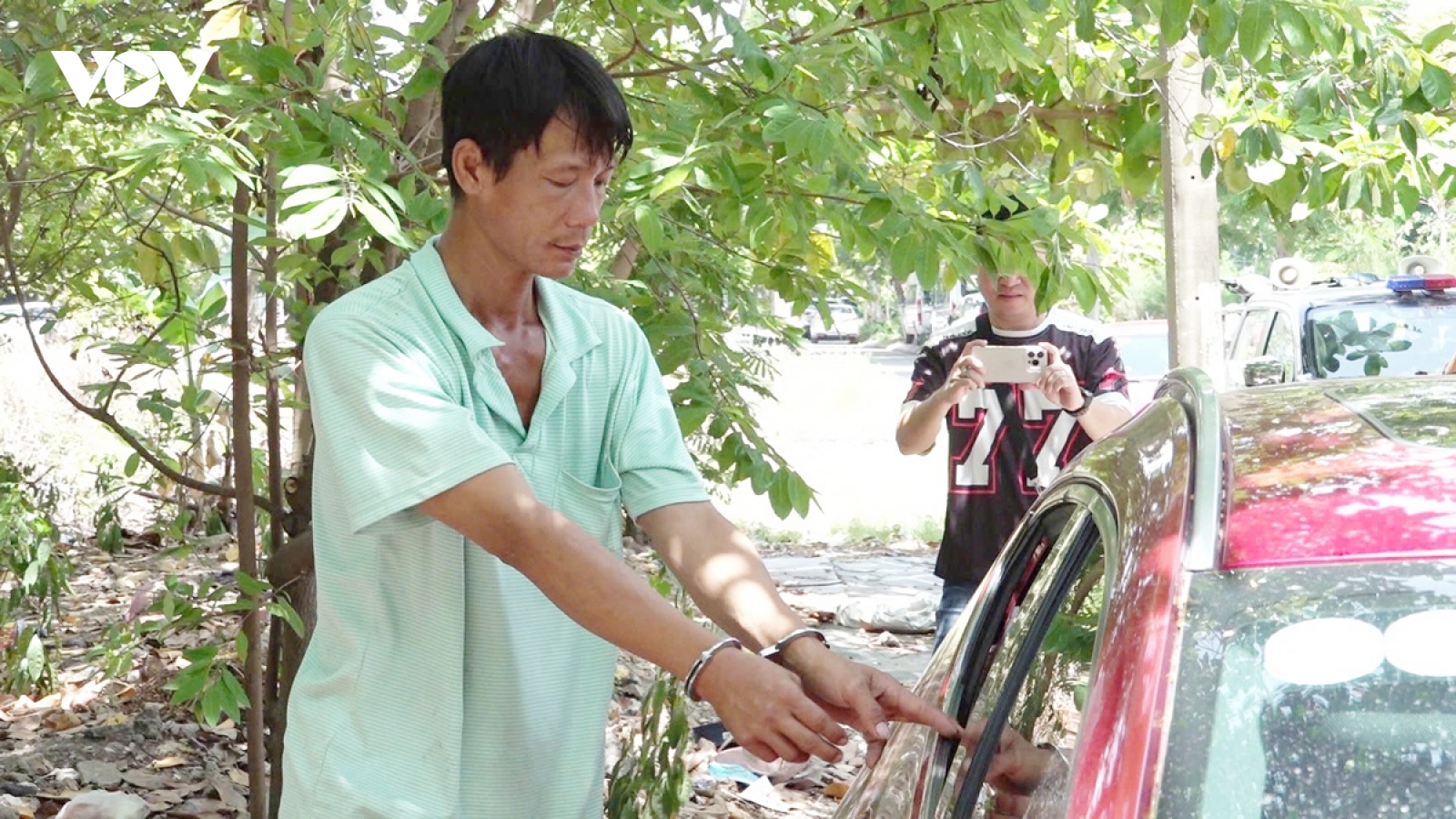 Bắt giữ kẻ đập phá 10 ô tô để trộm tài sản ở Đà Nẵng