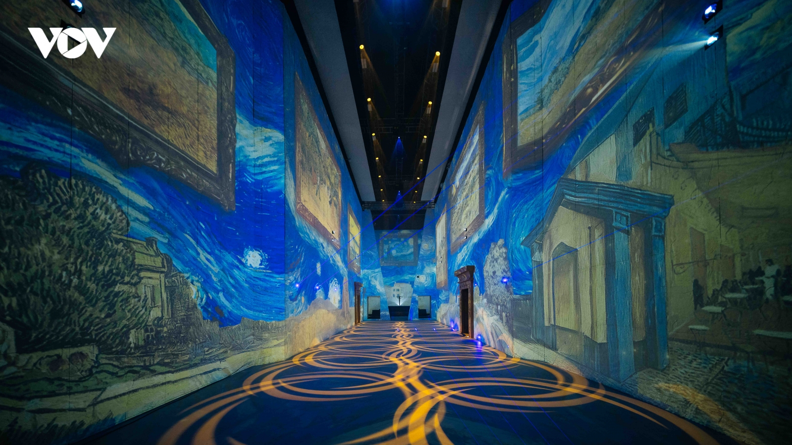 Bước vào tranh Van Gogh bằng ánh sáng và âm thanh tại Hà Nội
