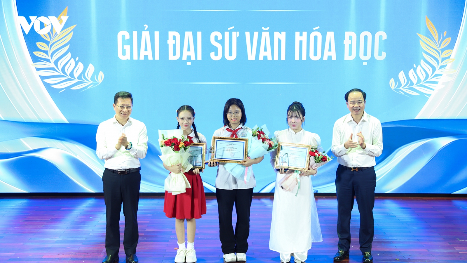 Học sinh Quảng Ninh dùng công nghệ mở rộng không gian đọc