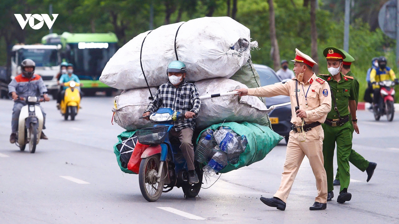 Chỉ trong 1 tháng, công an Hà Nội xử lý hơn 50.000 trường hợp vi phạm giao thông