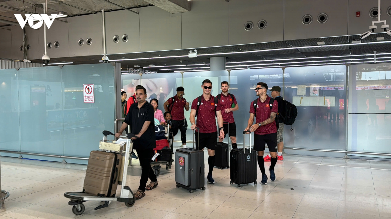 ĐT Việt Nam đến Thái Lan, sẵn sàng cho trận chung kết lượt đi ASEAN Cup