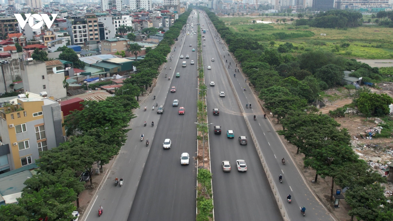 Đường Võ Chí Công - Hoàng Minh Thảo vẫn chưa thảm nhựa xong sau khi làm cống ngầm