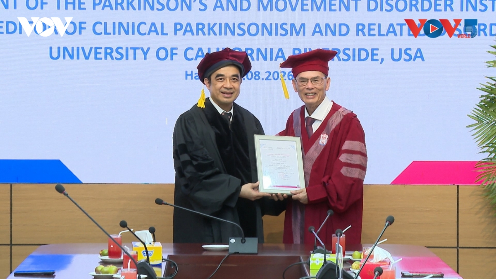 Đại học Y Hà Nội phong Giáo sư Danh dự cho giáo sư thần kinh học người Mỹ gốc Việt