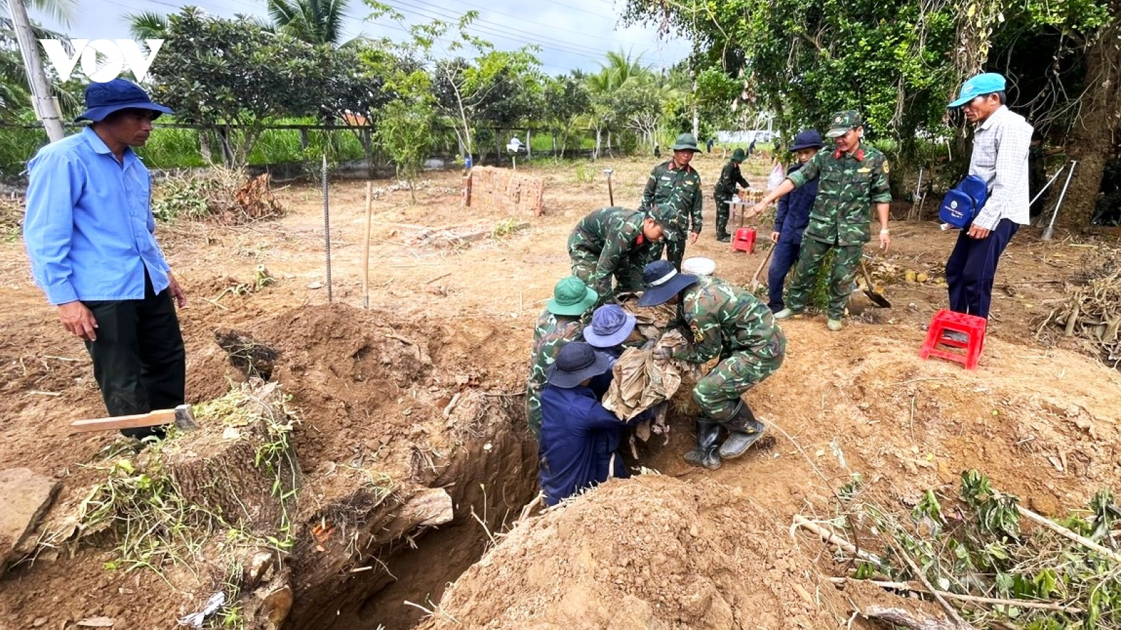 Vượt nắng, thắng mưa, chạy đua với thời gian để tìm kiếm, quy tập hài cốt liệt sĩ