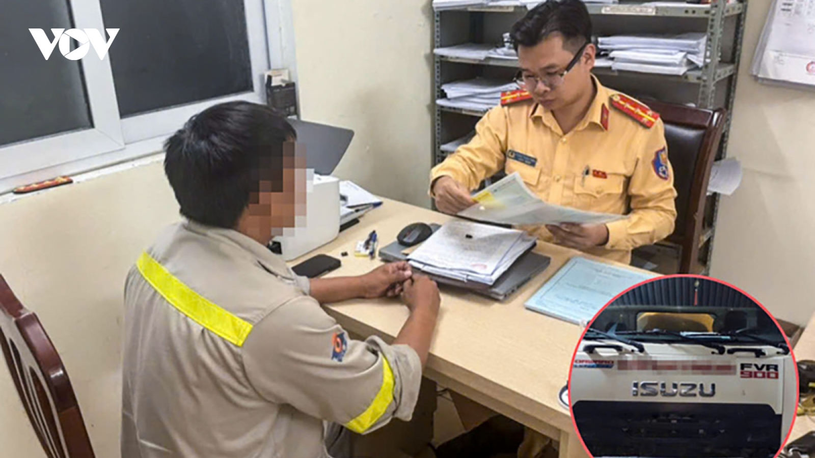 Lợi dụng trời mưa, xe bồn xả nước thải xuống đường Vành đai 3 trên cao, Hà Nội