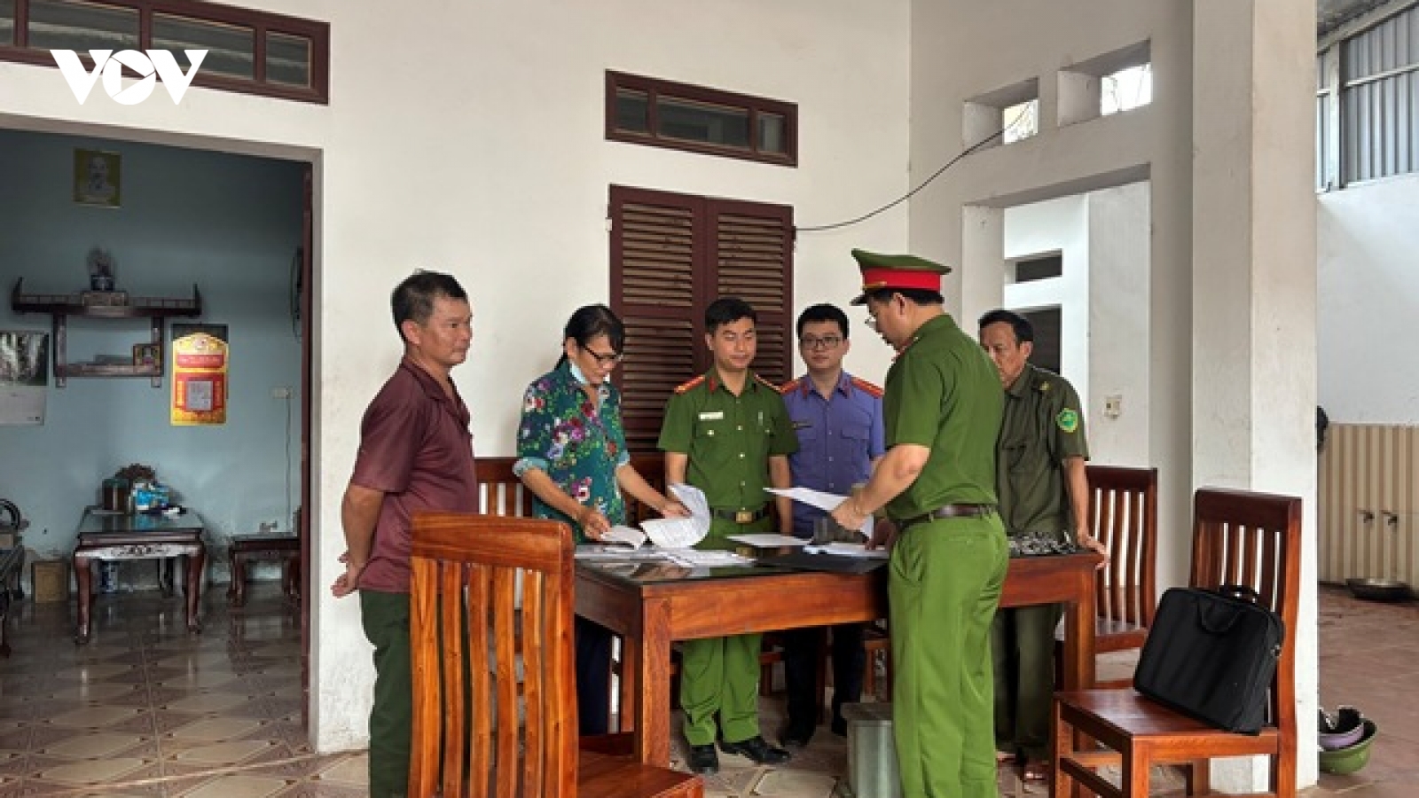Khởi tố nguyên bí thư và trưởng thôn ở Bắc Ninh bán đất trái thẩm quyền