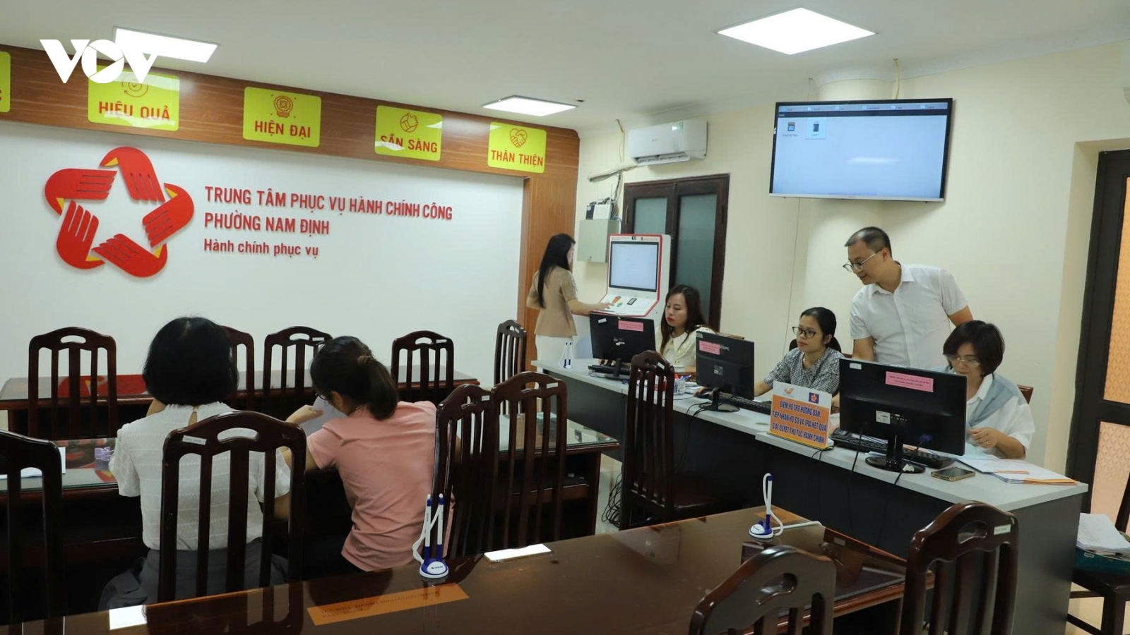 Từ mã QR, kiosk thông minh đến chính quyền số ở phường Nam Định, Ninh Bình