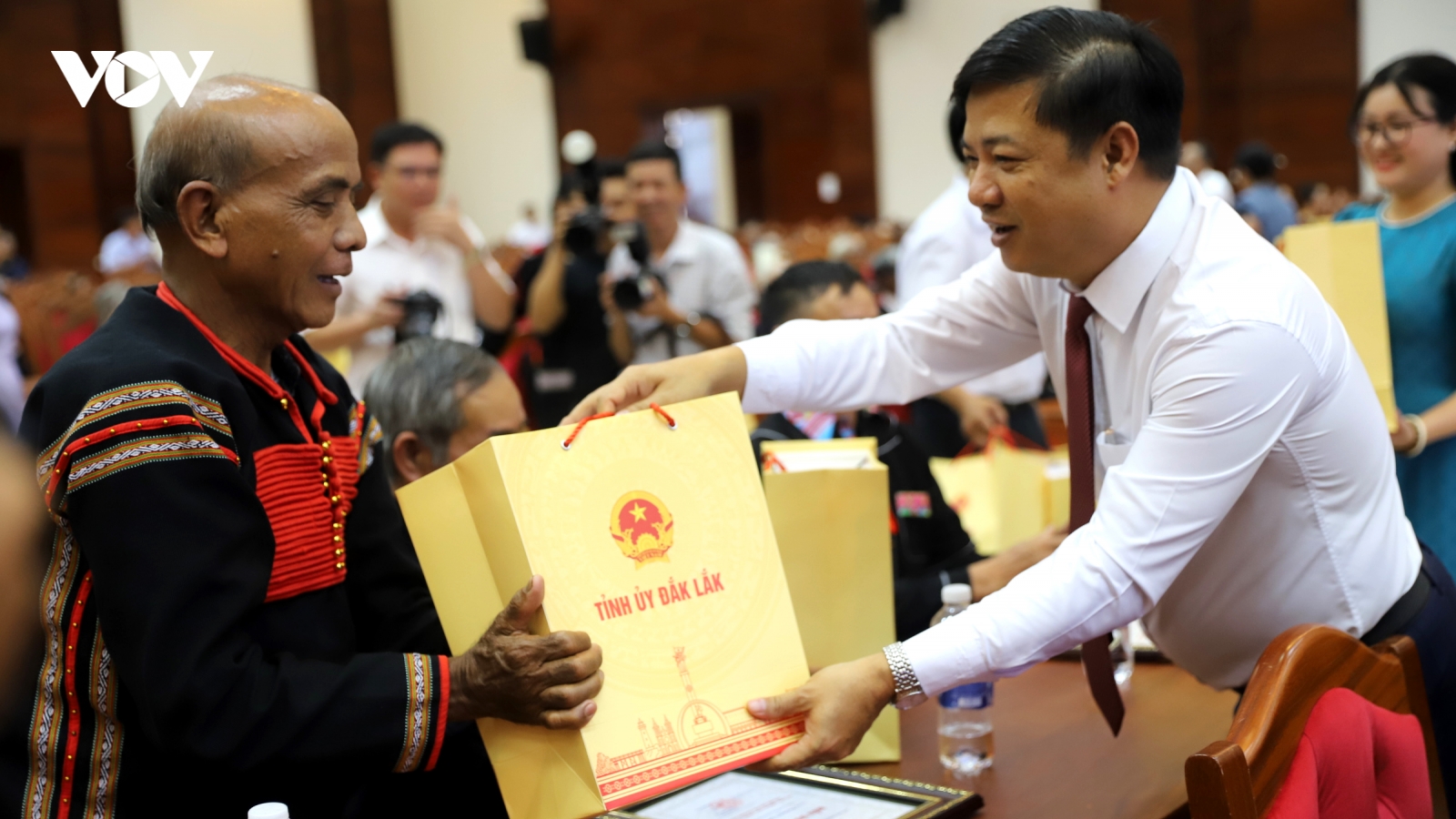 Đắk Lắk biểu dương già làng, trưởng thôn, người có uy tín tiêu biểu