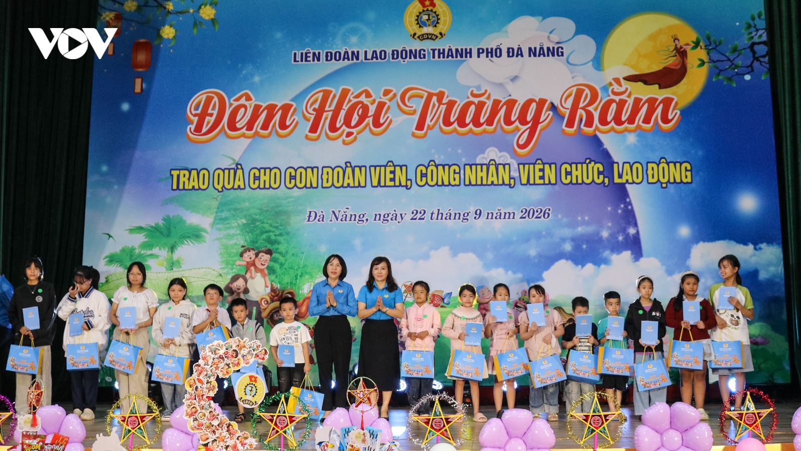 Đà Nẵng trao quà Trung thu tặng con của đoàn viên, người lao động khó khăn