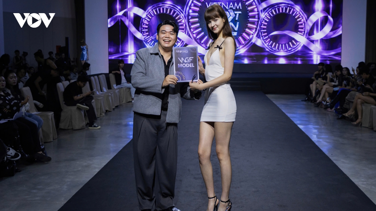 Em gái Đặng Văn Lâm và thí sinh cao gần 2m gây chú ý khi casting thời trang
