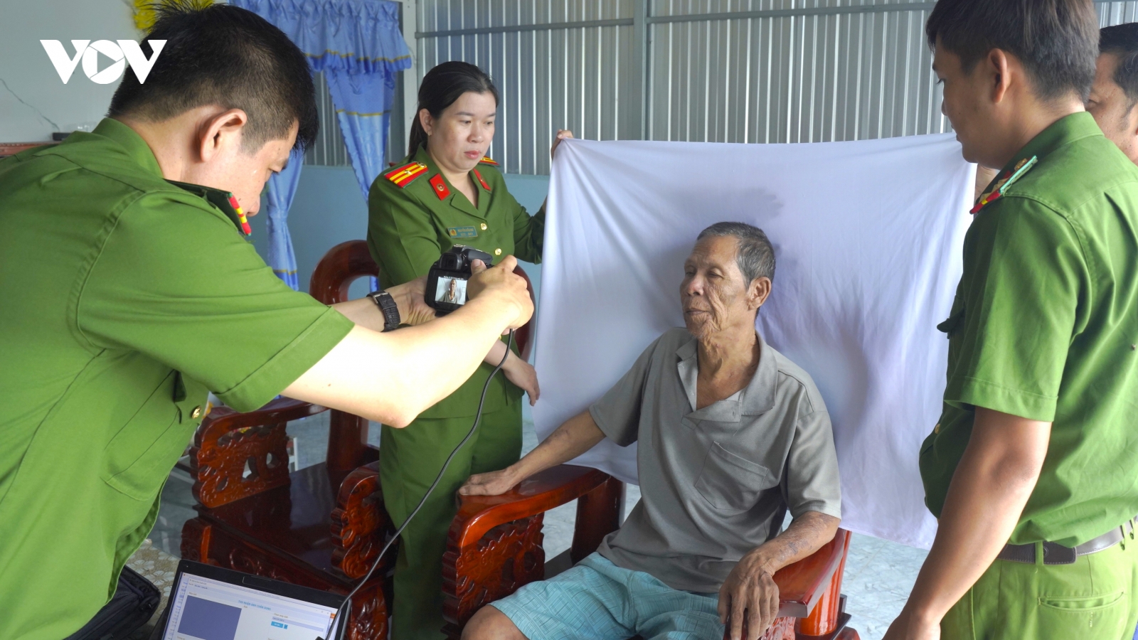 Đưa dịch vụ công đến tận nhà người yếu thế