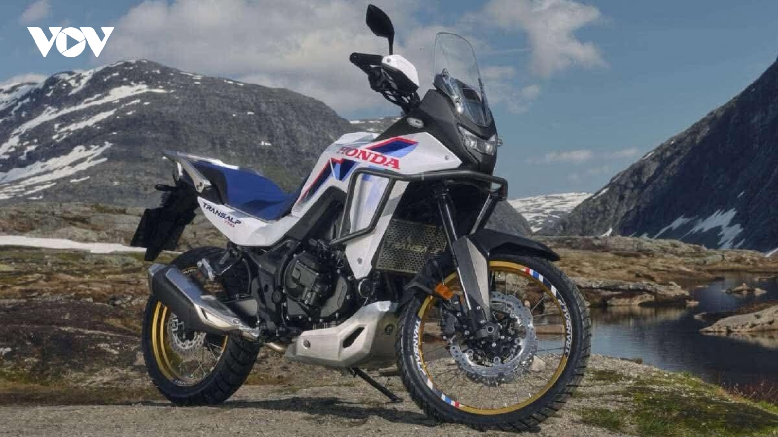 Cận cảnh Honda Transalp 2026 vừa ra mắt giá gần 300 triệu đồng
