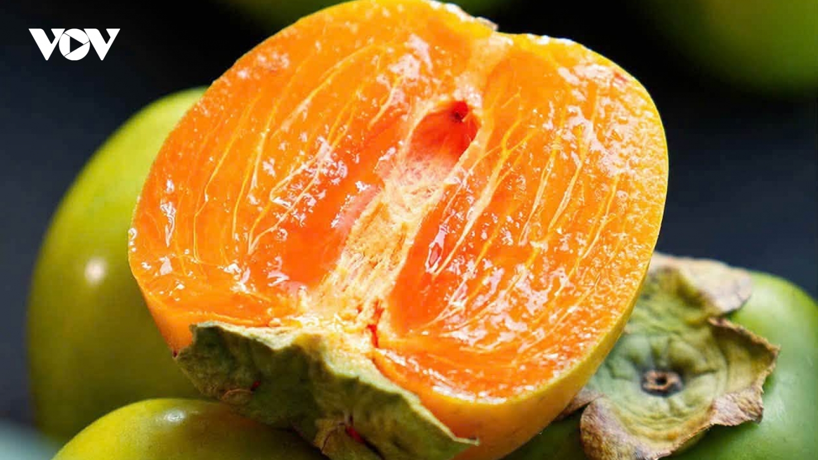 Loại hồng vỏ xanh như thân tre, chín trong như thạch, giá tới 200.000 đồng/kg