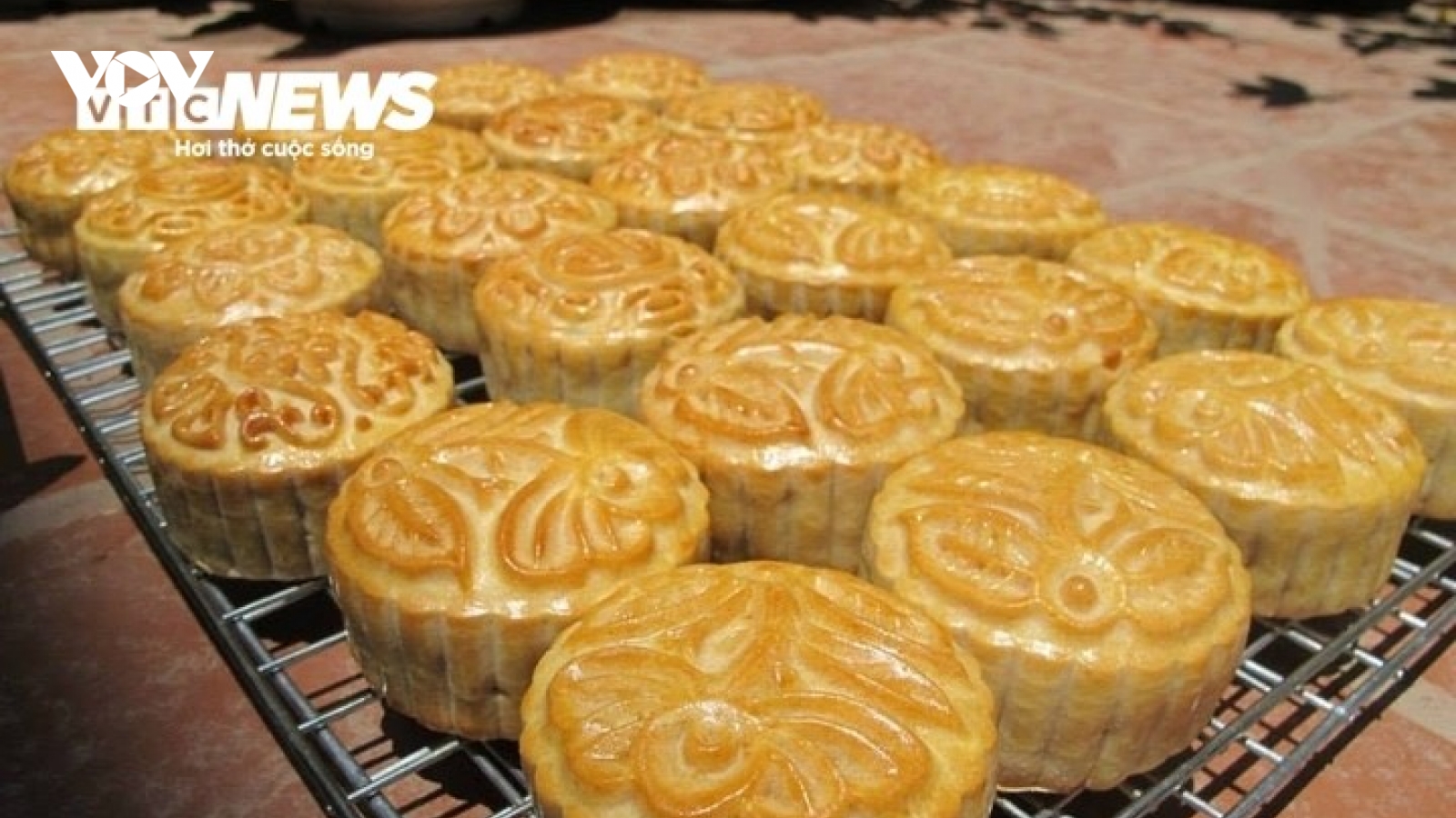 Ăn một chiếc bánh trung thu tương đương 5 bát cơm