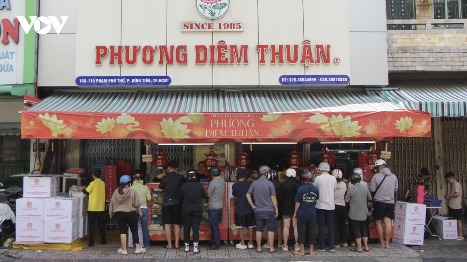 Điều đặc biệt khiến tiệm bánh trung thu ở TP.HCM luôn đông người xếp hàng chờ mua