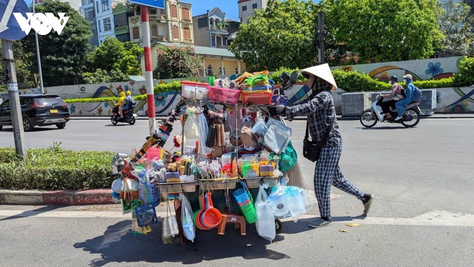 Thời tiết hôm nay 5/9: Bắc Bộ nắng nóng, Nam Bộ và Tây Nguyên mưa dông