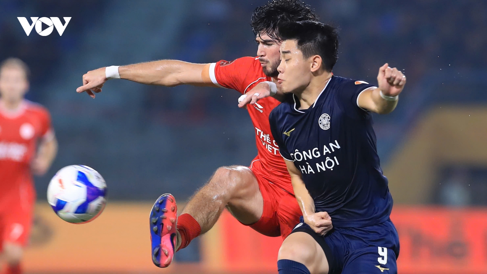 Bảng xếp hạng V-League mới nhất: CLB CAHN tạm chiếm ngôi đầu