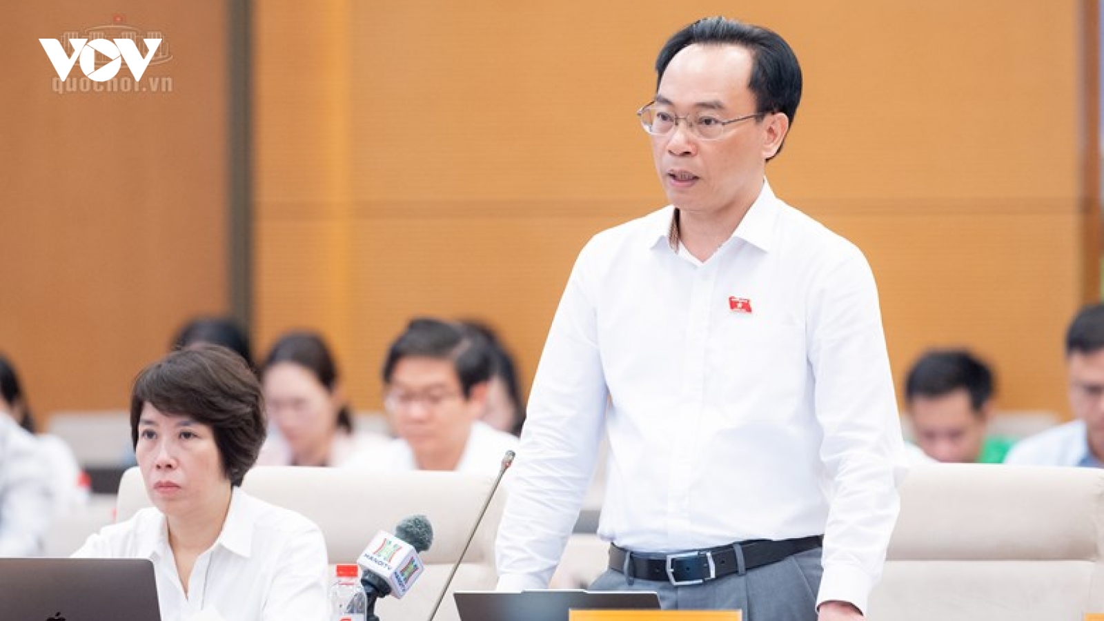 Bộ trưởng Hoàng Minh Sơn giải trình lý do thiếu sách giáo khoa