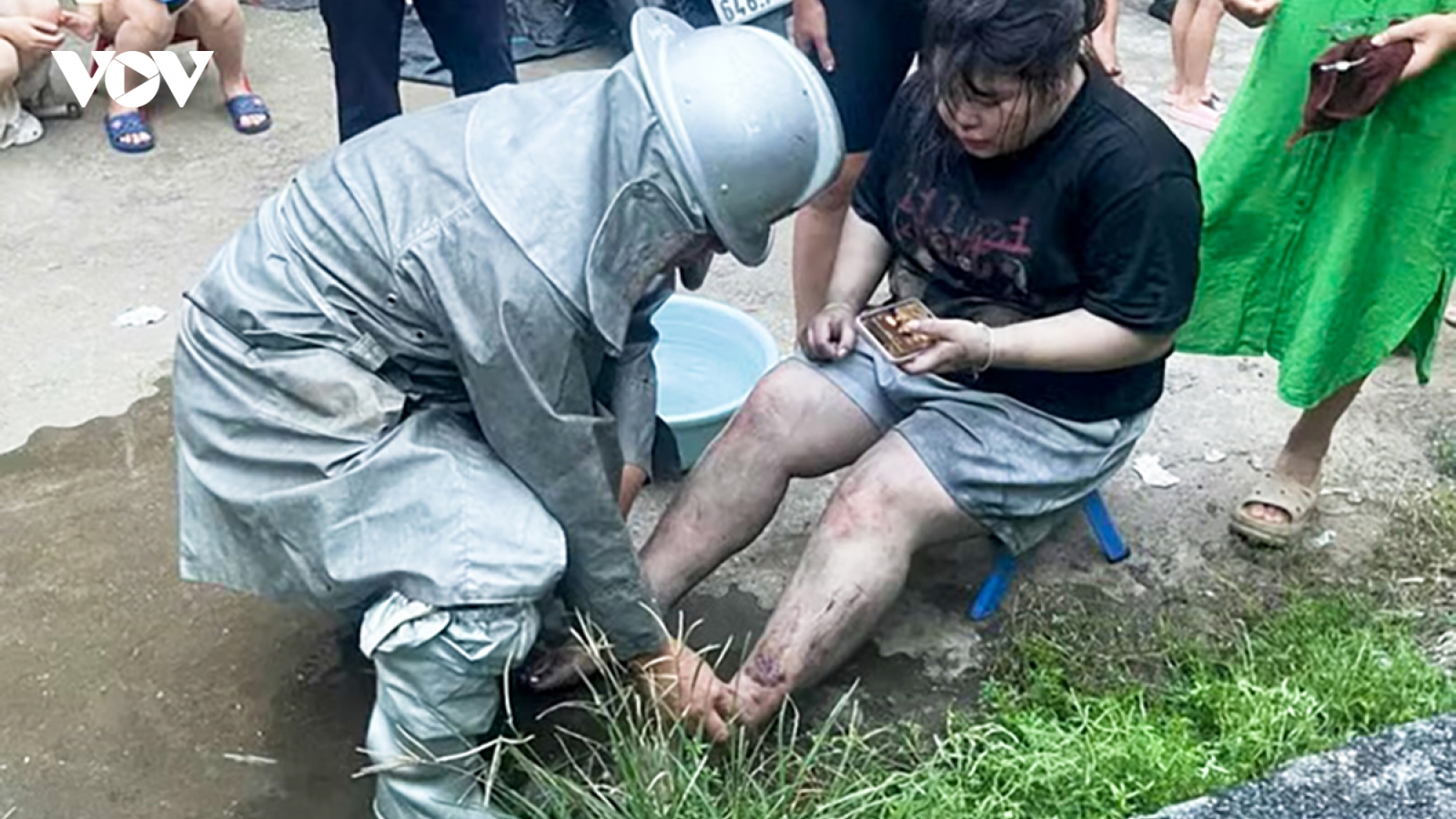 Cháy nhà 5 tầng lúc rạng sáng, nhiều người mắc kẹt bên trong ở Hà Nội