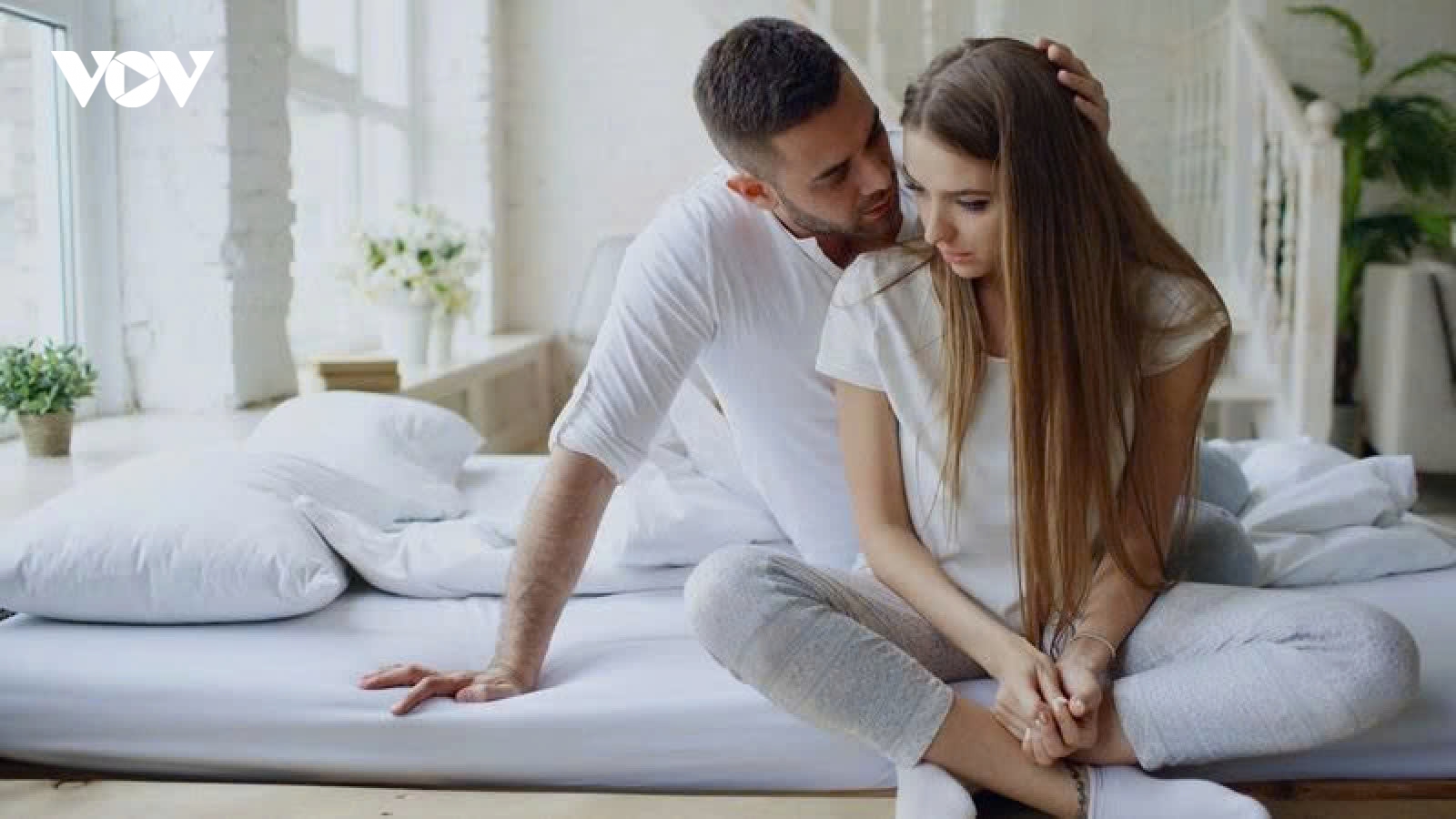 Cách hâm nóng hôn nhân nguội lạnh chăn gối lâu ngày xa cách?