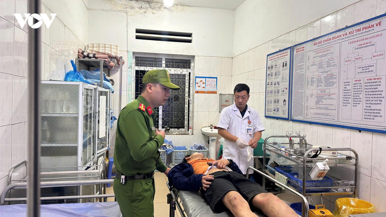 Kịp thời cứu nam thanh niên gặp nạn dưới vực sâu ở Văn Bàn