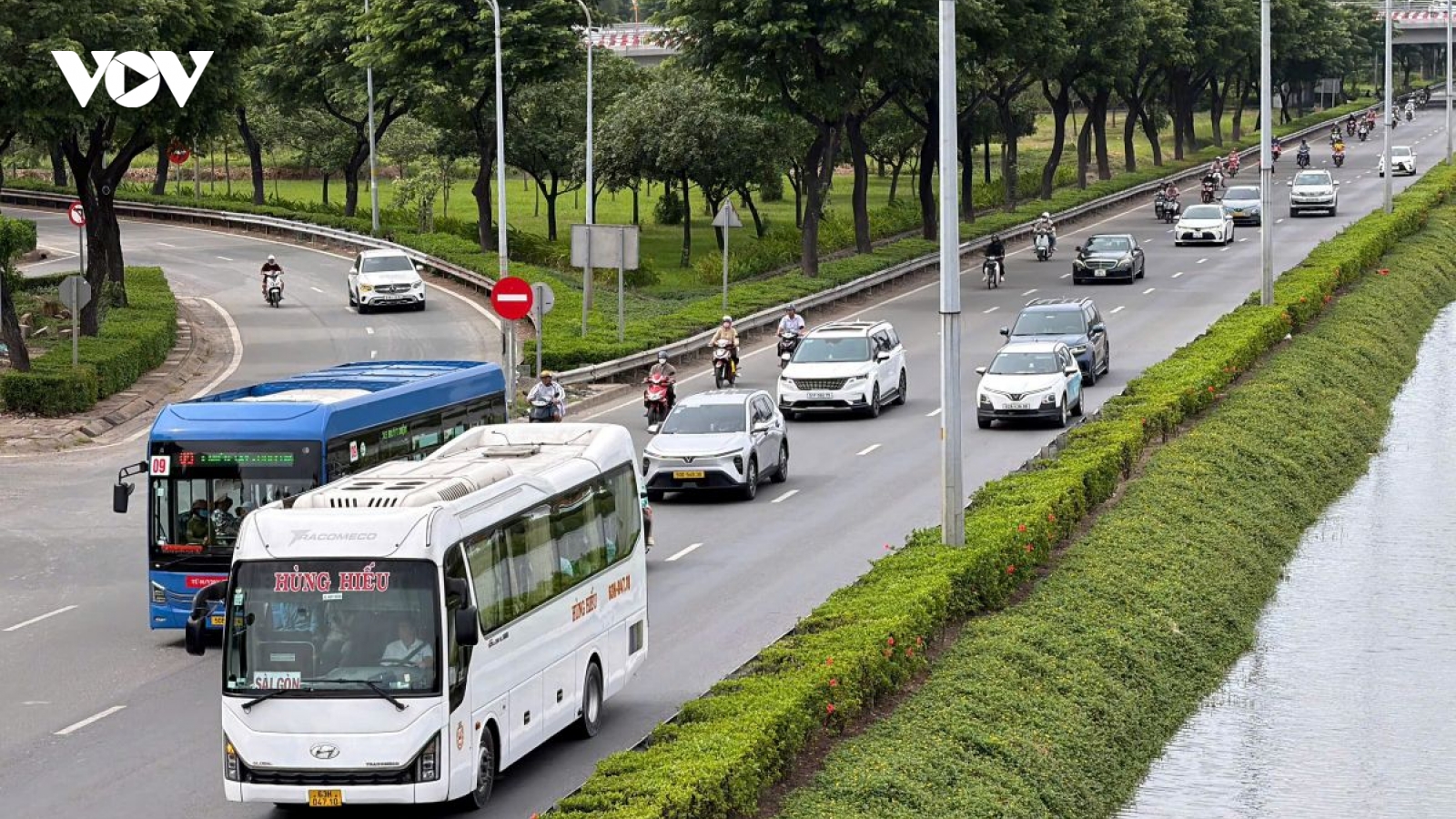 Ngày cuối nghỉ lễ 2/9, cửa ngõ phía Tây TP.HCM đông đúc, cao tốc chạy 100km/h