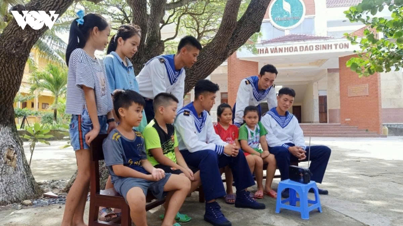 Đài Tiếng nói Việt Nam – người bạn của quân dân nơi đầu sóng