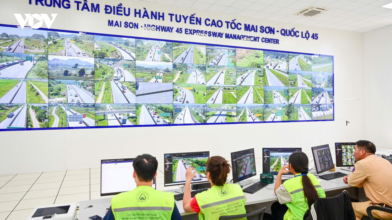 CSGT lên tiếng về thắc mắc "cao tốc đông nghịt, xe đi sát nhau có bị phạt?"