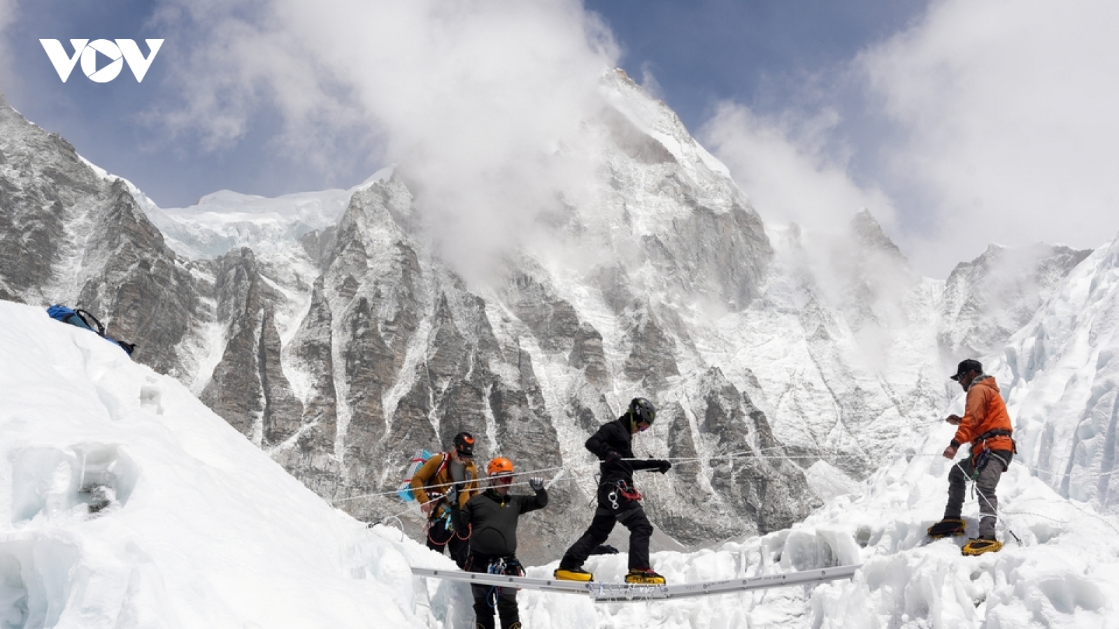 Nepal kêu gọi du khách trở lại Himalaya sau lũ lụt thảm khốc